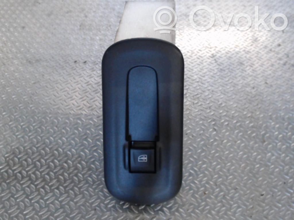 Electric window control switch   8200476809