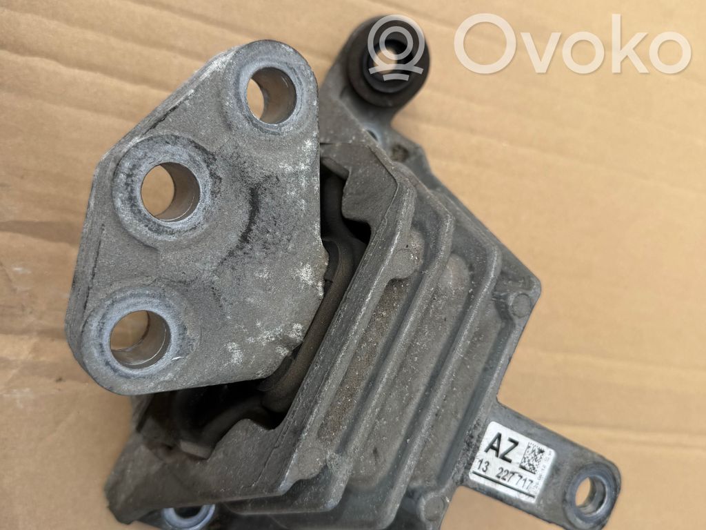 Engine mount bracket   13227717