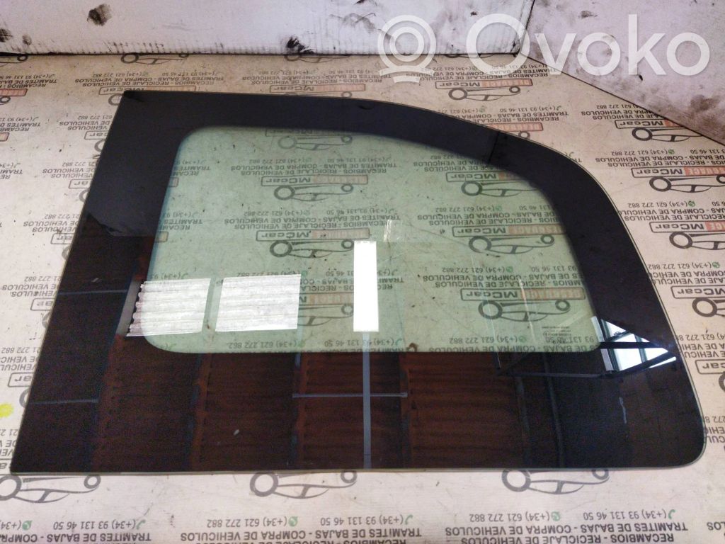 Ventanilla de ventilación de la puerta trasera   E943R000015