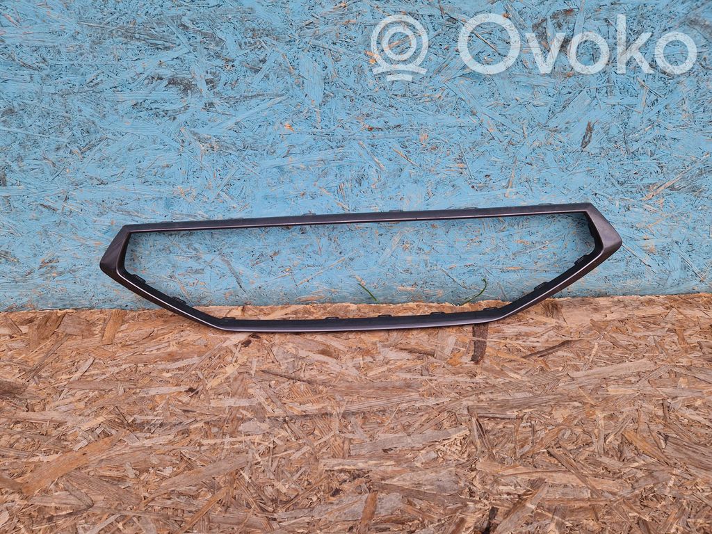 Seat Leon IV Front bumper upper radiator grill 