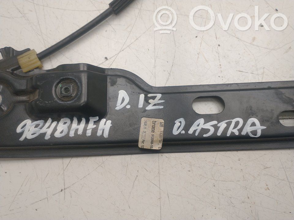 Opel Astra H Elektryczny podnośnik szyby drzwi przednich 