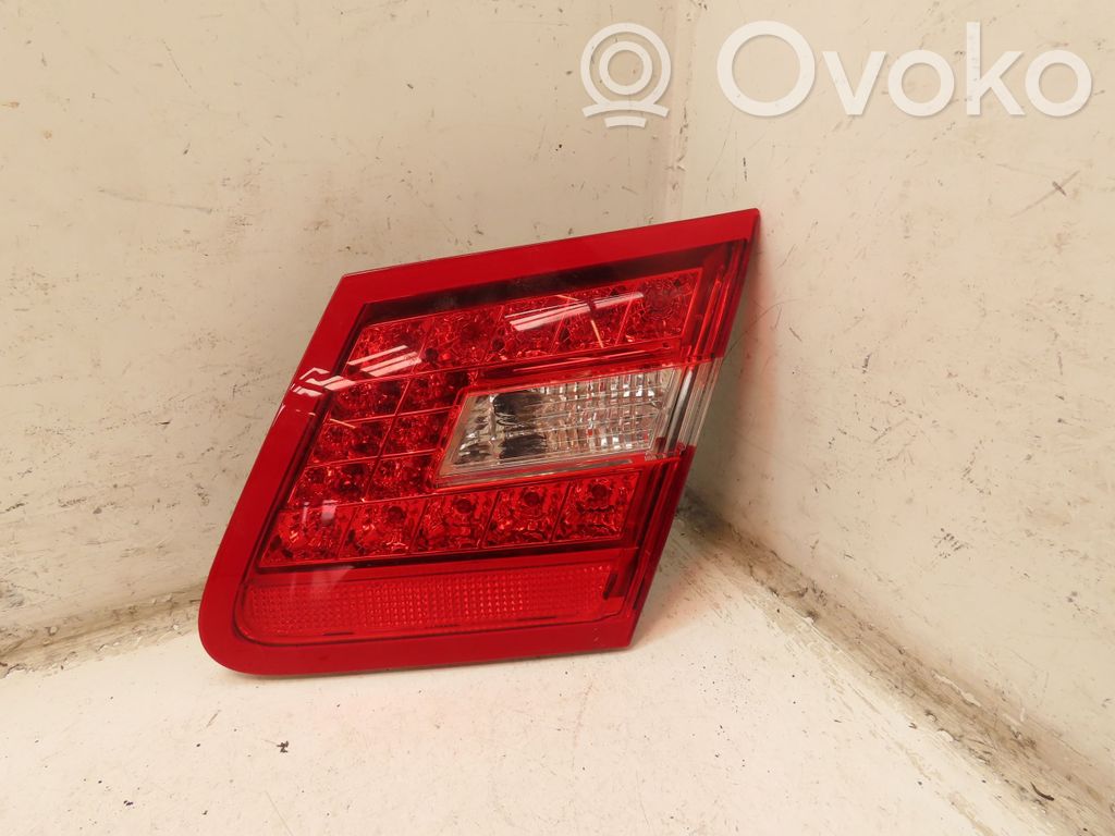 Mercedes-Benz E C207 W207 Lampy tylnej klapy bagażnika 