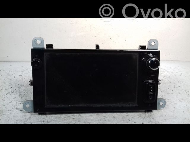 Renault Clio IV Panel / Radioodtwarzacz CD/DVD/GPS 