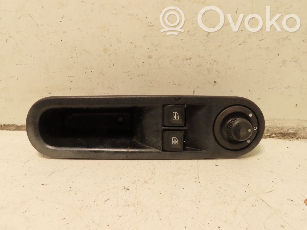 Renault Twingo III Electric window control switch 