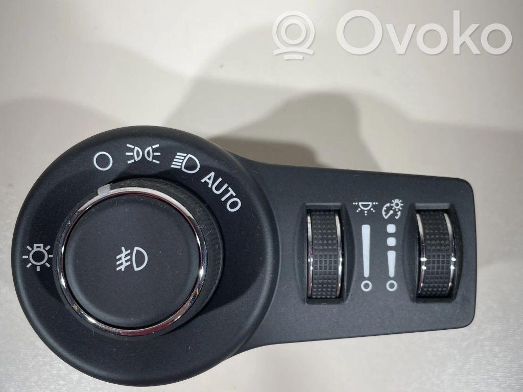 Chrysler Pacifica Light switch 
