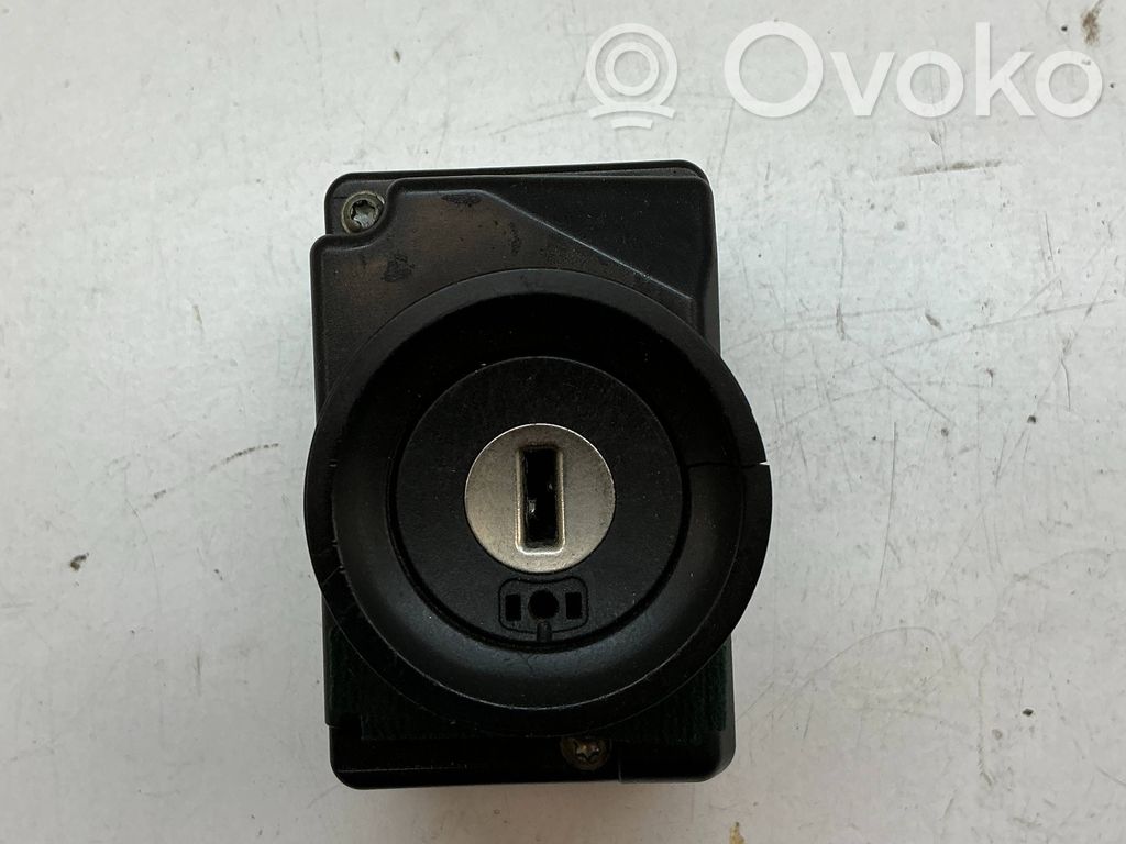 Užvedimo spynelė   3D0905865F,33300102
