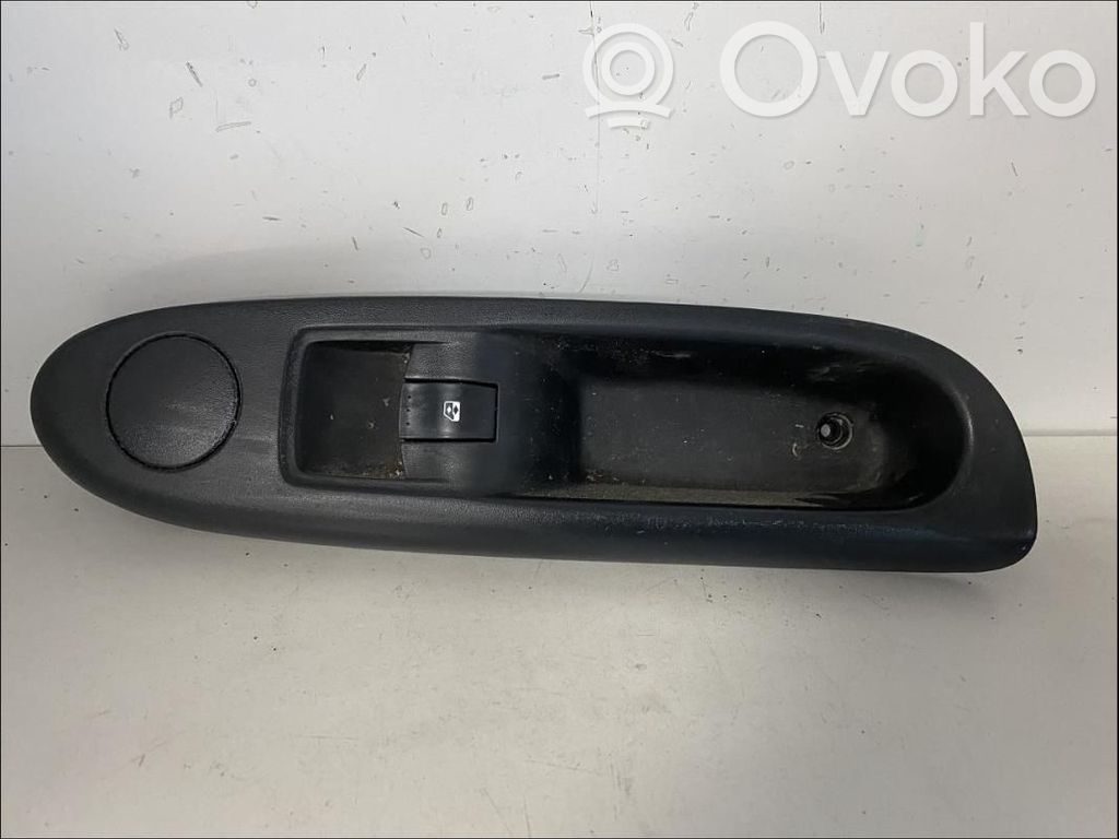 Electric window control switch   8200634245