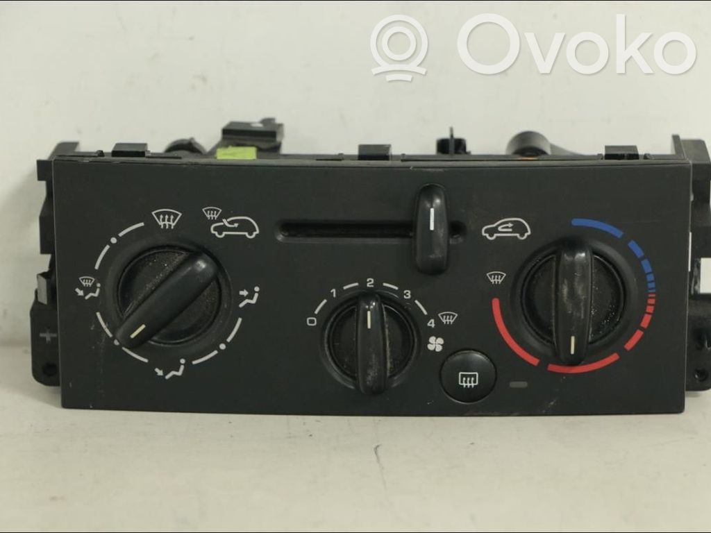 Peugeot 207 Climate control unit 