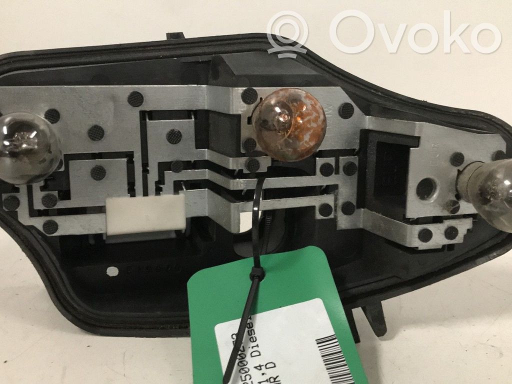 Citroen C3 Takavalon polttimon suojan pidike 