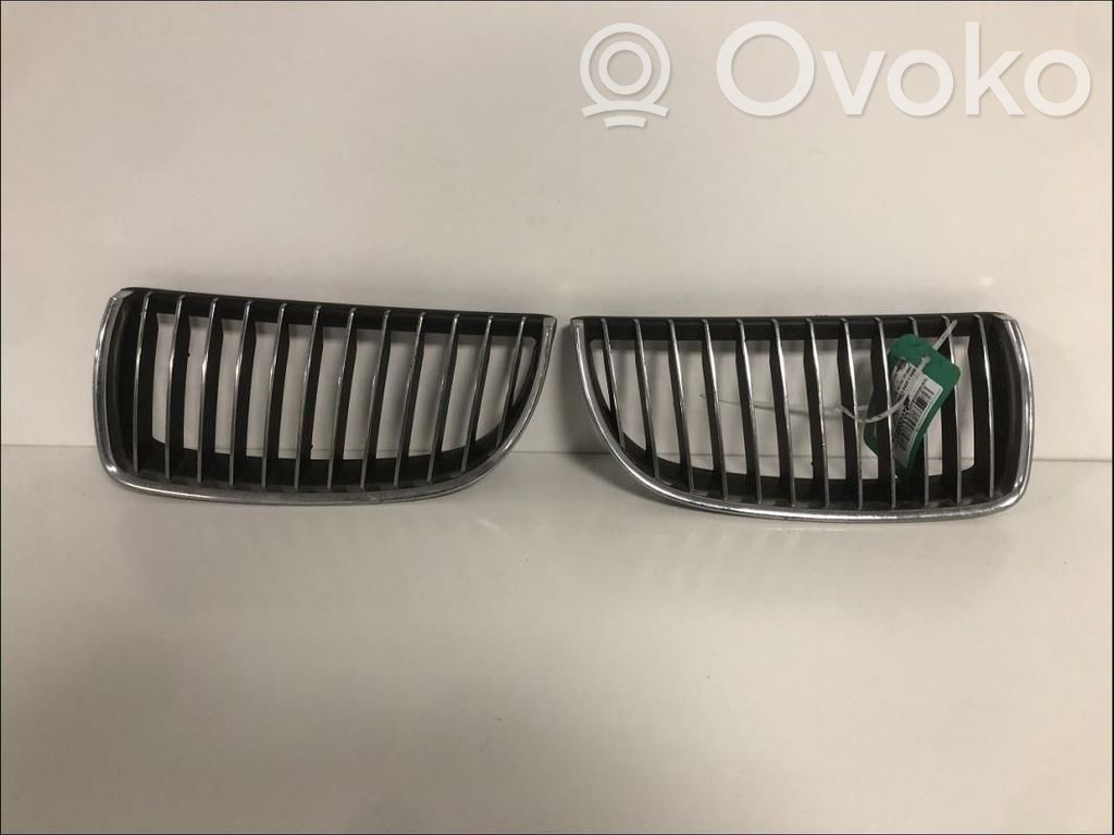 Grille de calandre avant   51117154556