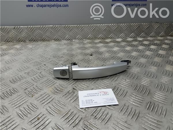 Manecilla externa puerta delantera