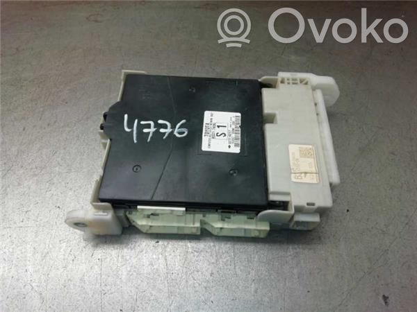Toyota iQ Módulo de fusible 