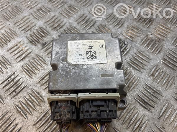 Module de contrôle airbag   AV1T14B321CF