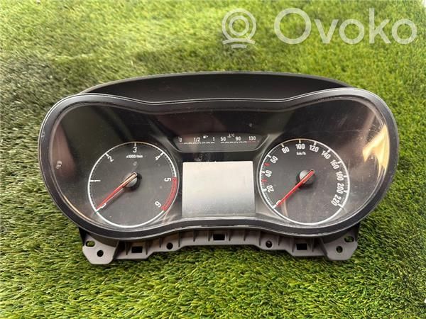 Opel Corsa E Geschwindigkeitsmesser Cockpit 