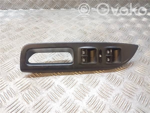 Skoda Octavia Mk1 (1U) Przyciski szyb 
