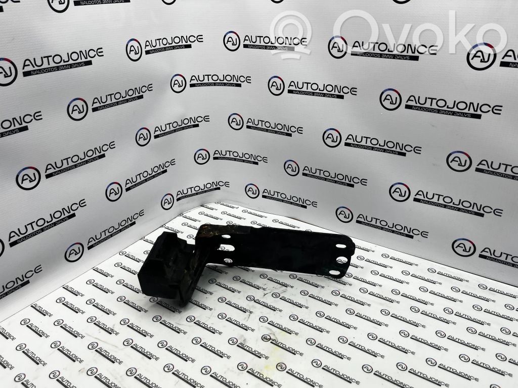 Radiator mount bracket   23781010,7117781