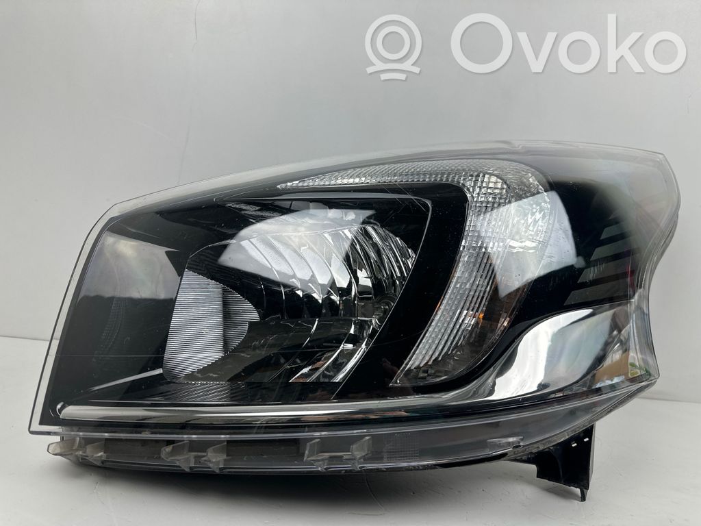 Opel Vivaro Phare frontale 