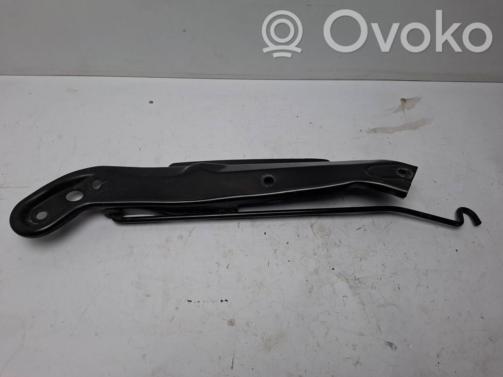 Halterung Scheinwerfer   7C0805931