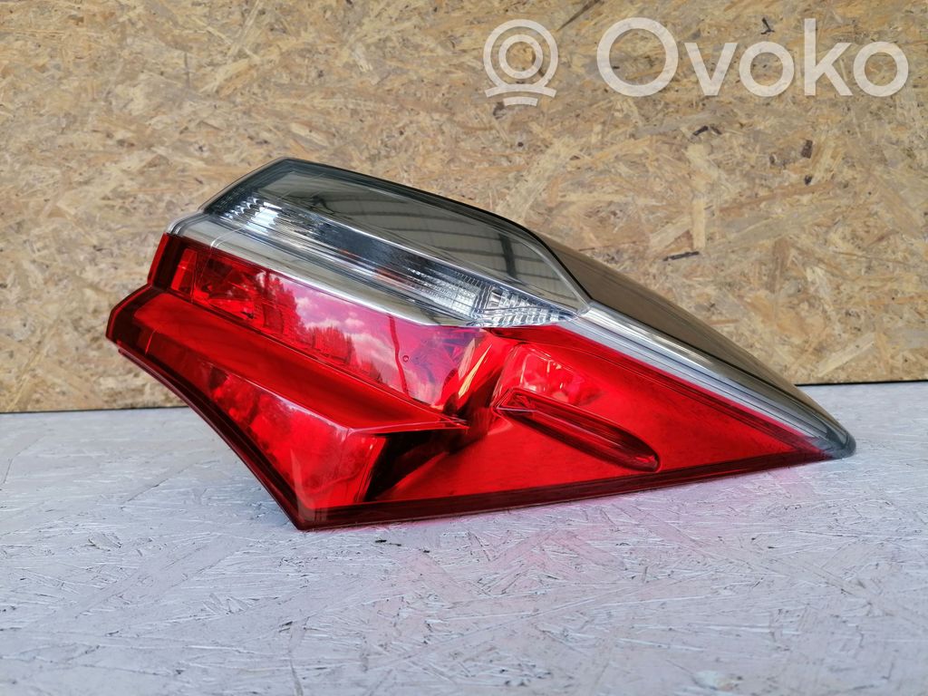 Toyota Corolla E160 E170 Задний фонарь в кузове 