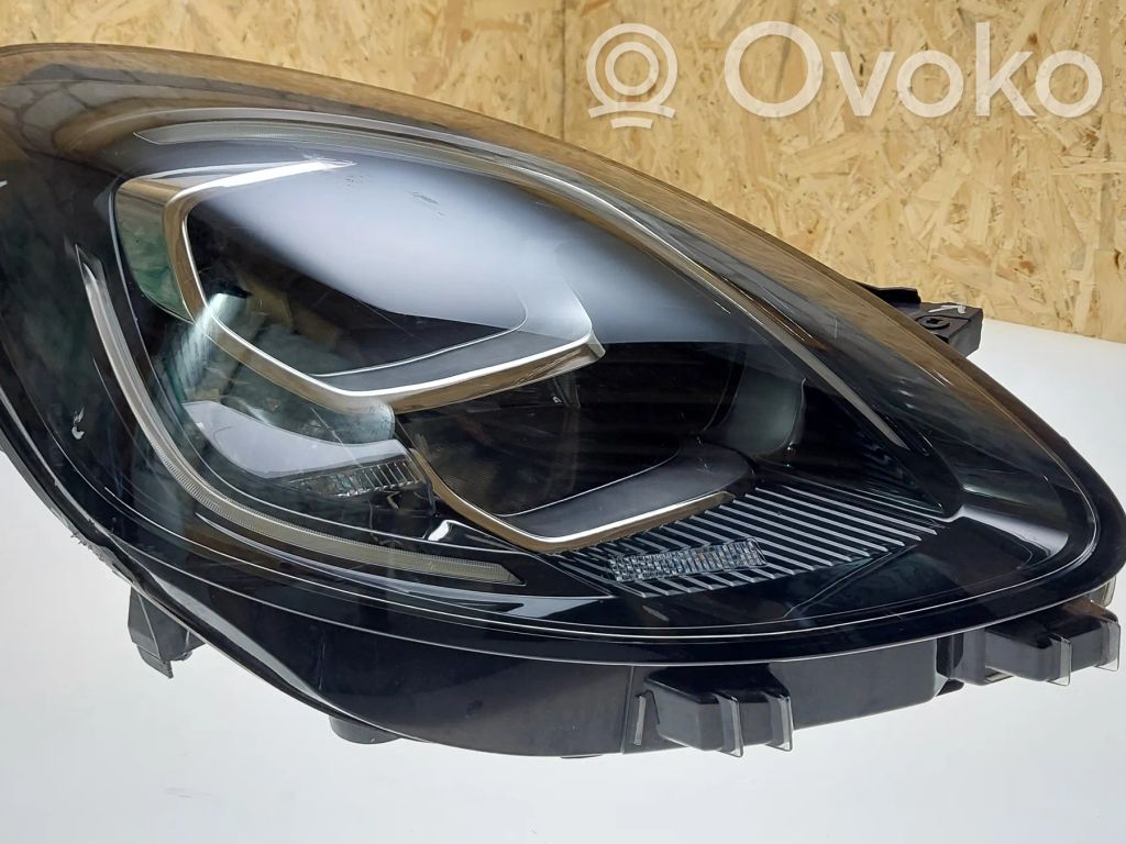 Ford Puma Headlight/headlamp 