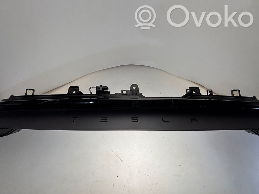 Tesla Model Y Takaluukun takavalot 