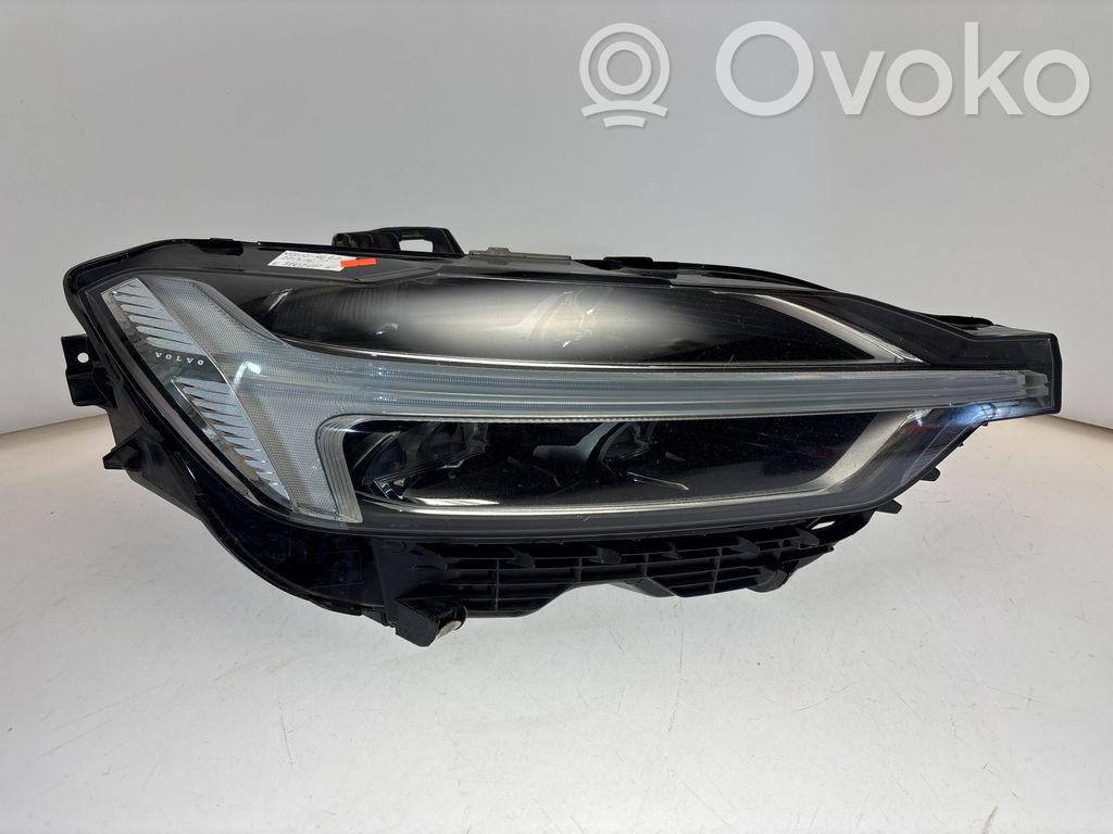 Volvo XC60 Lampa przednia 