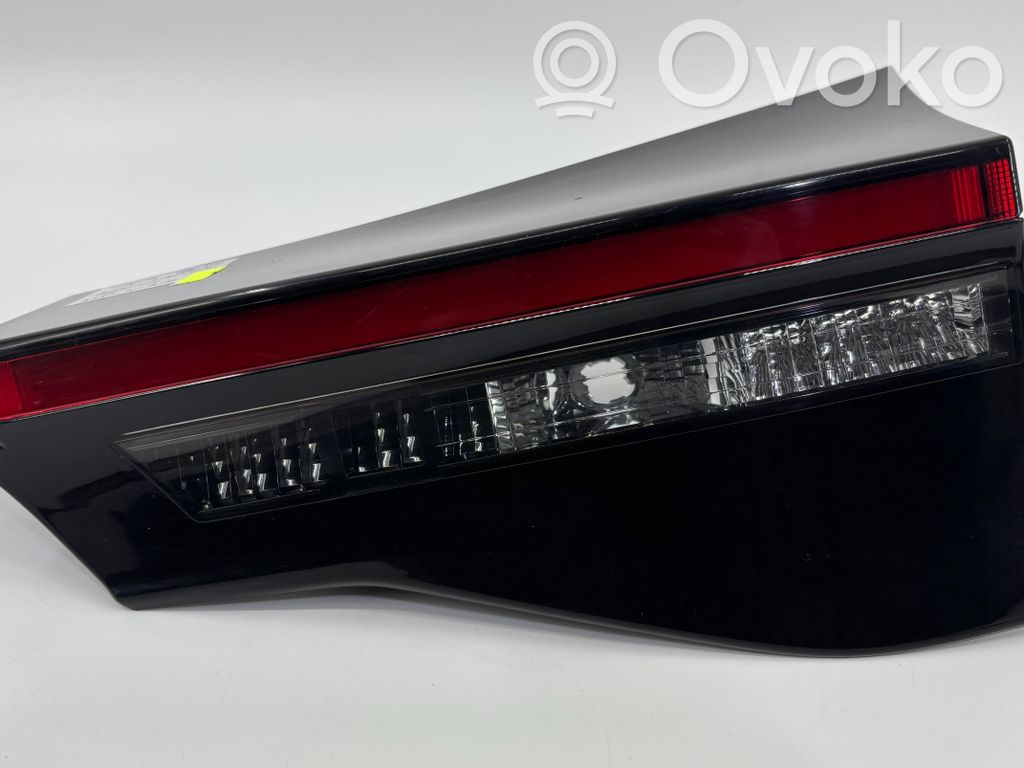 Lampy tylnej klapy bagażnika   815800DB50,MI10301