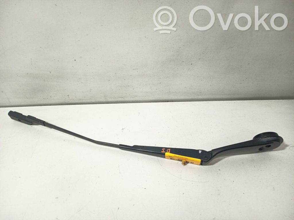 Ford Focus Braccio della spazzola tergicristallo anteriore 