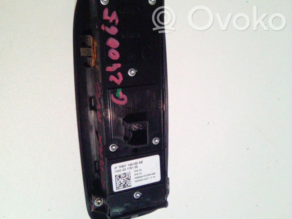Ford C-MAX I Electric window control switch 