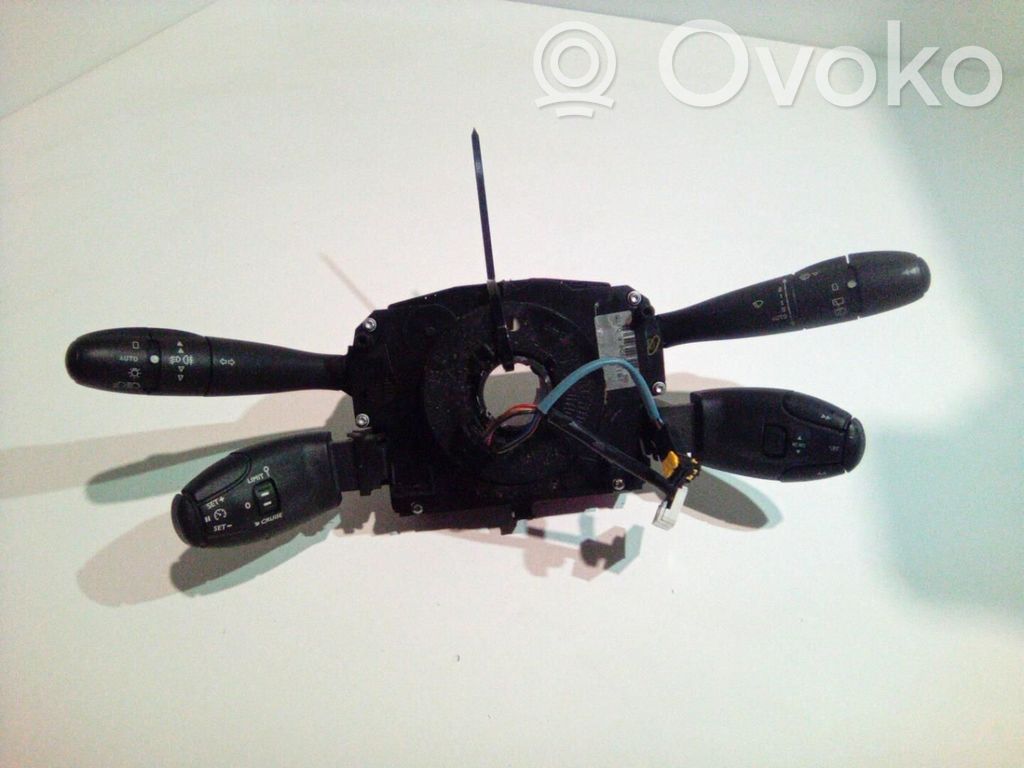 Peugeot 207 Interruptor/palanca de limpiador de luz de giro 