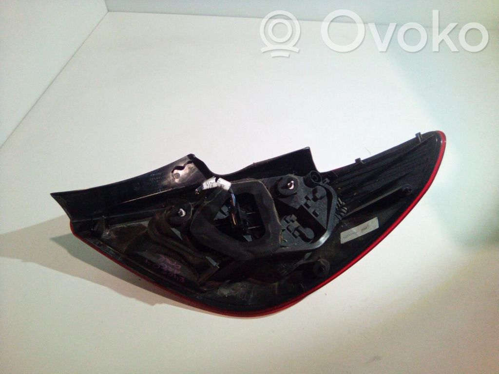 Opel Corsa D Aizmugurējais lukturis virsbūvē 