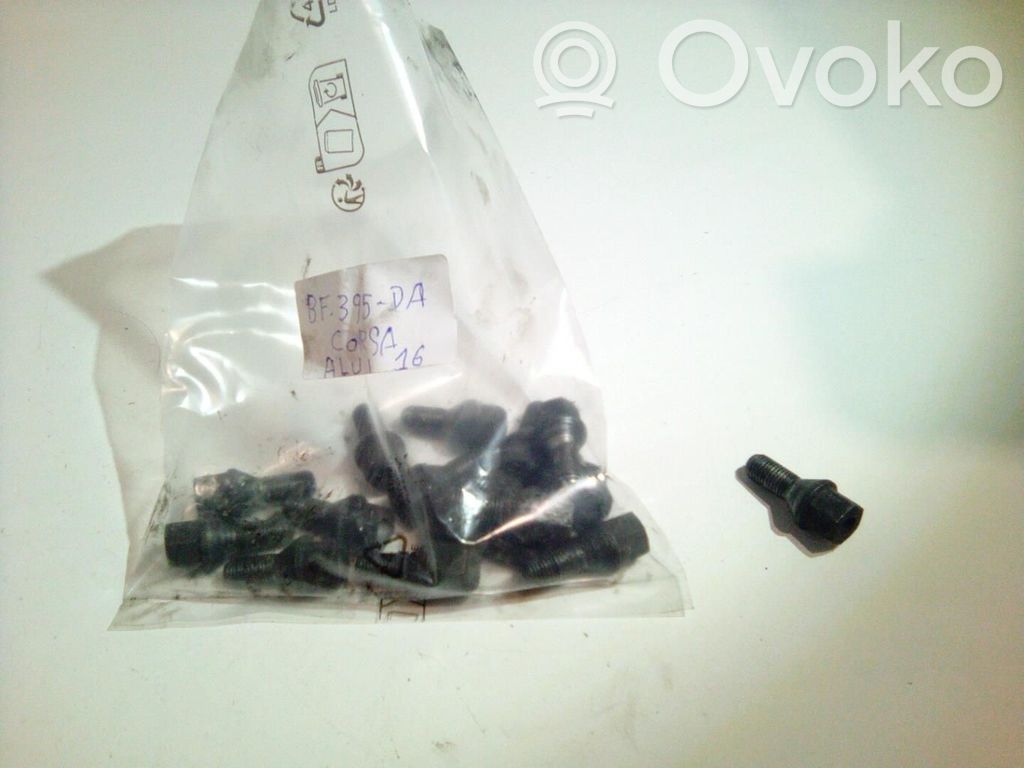 Opel Corsa D Mutterit/pultit 