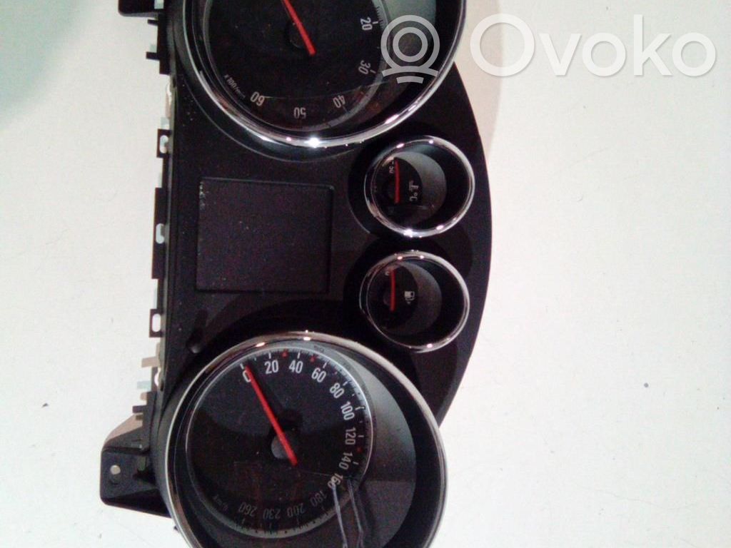 Opel Astra J Speedometer (instrument cluster) 