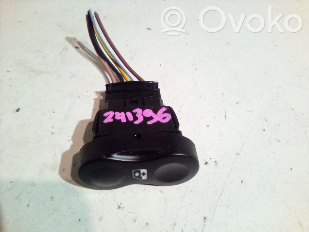 Dacia Duster Electric window control switch 