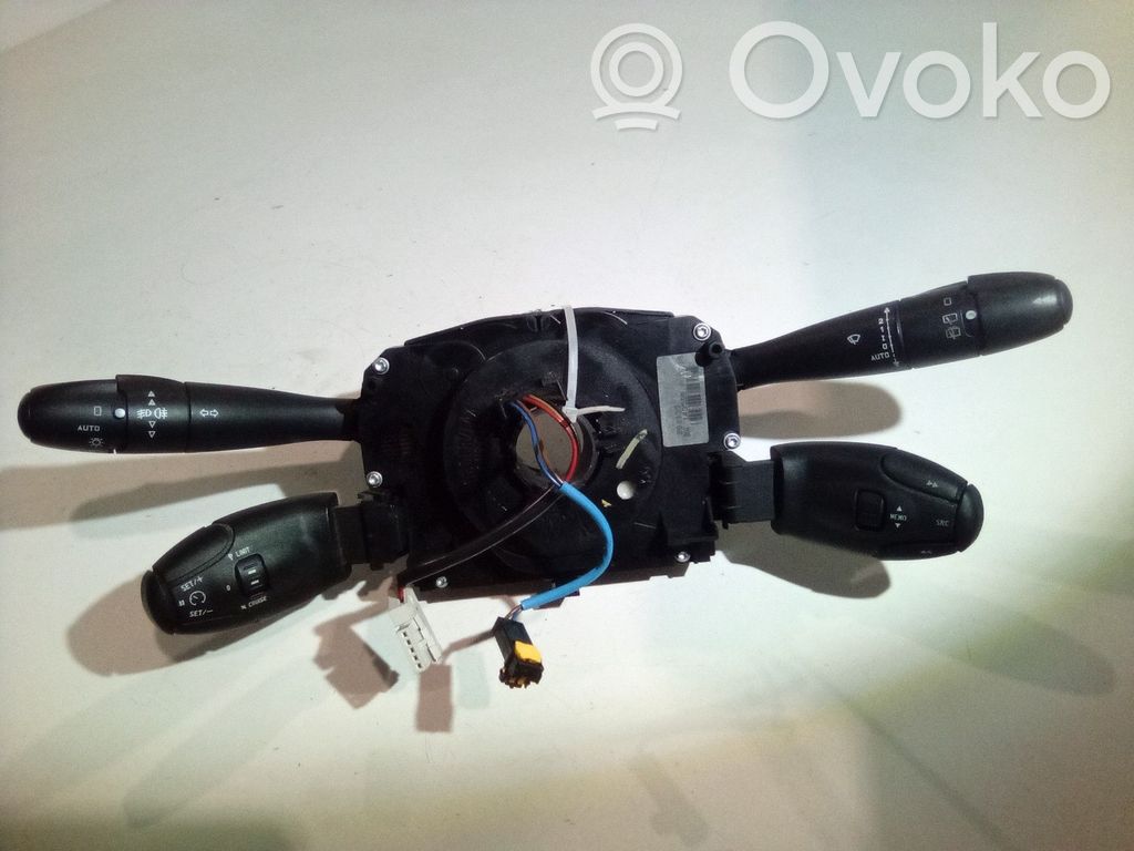 Peugeot 207 Interruptor/palanca de limpiador de luz de giro 