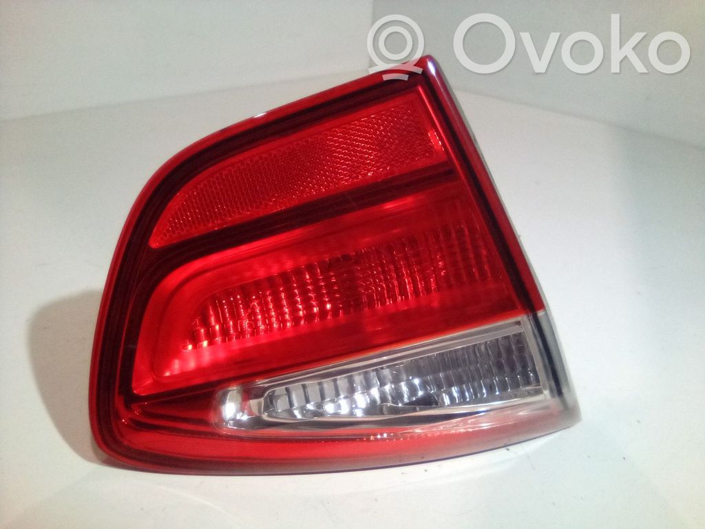 KIA Rio Aizmugurējais lukturis pārsegā 