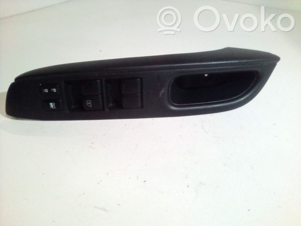 Nissan Note (E12) Electric window control switch 