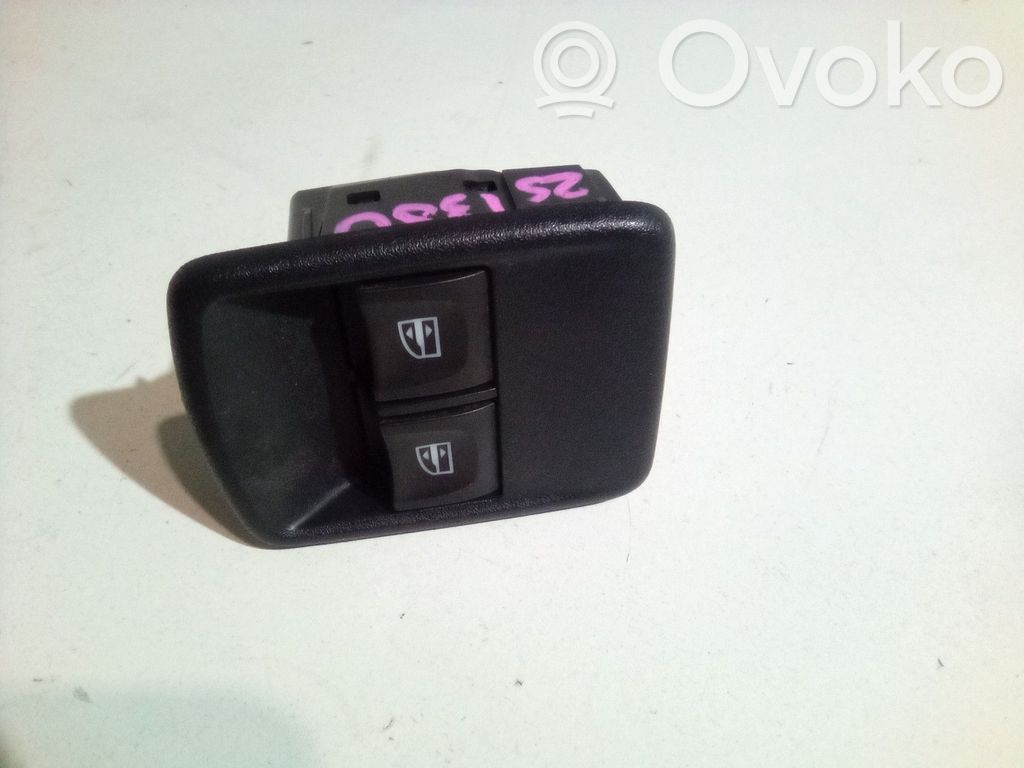 Dacia Sandero Electric window control switch 