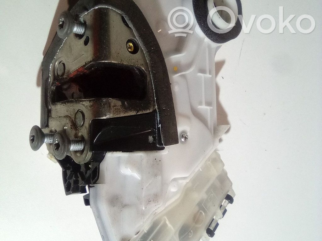 Peugeot 108 Front door lock 