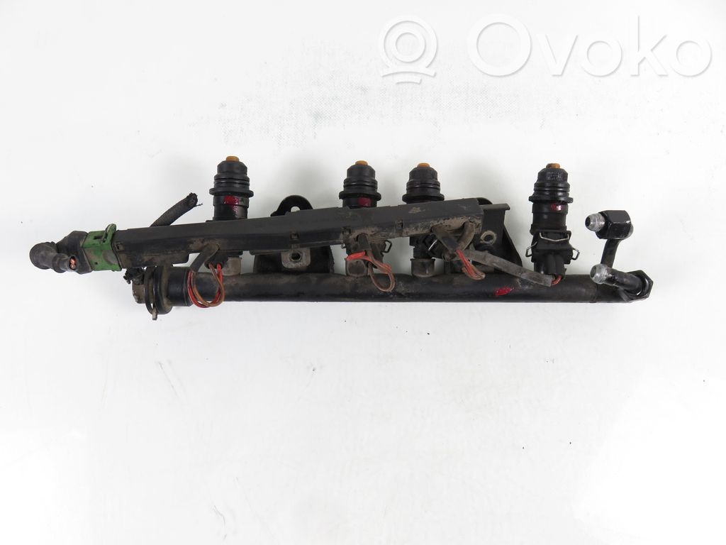 Audi 80 90 S2 B4 Tubo principal de alimentación del combustible 
