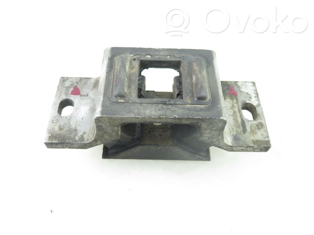 Gearbox mounting bracket