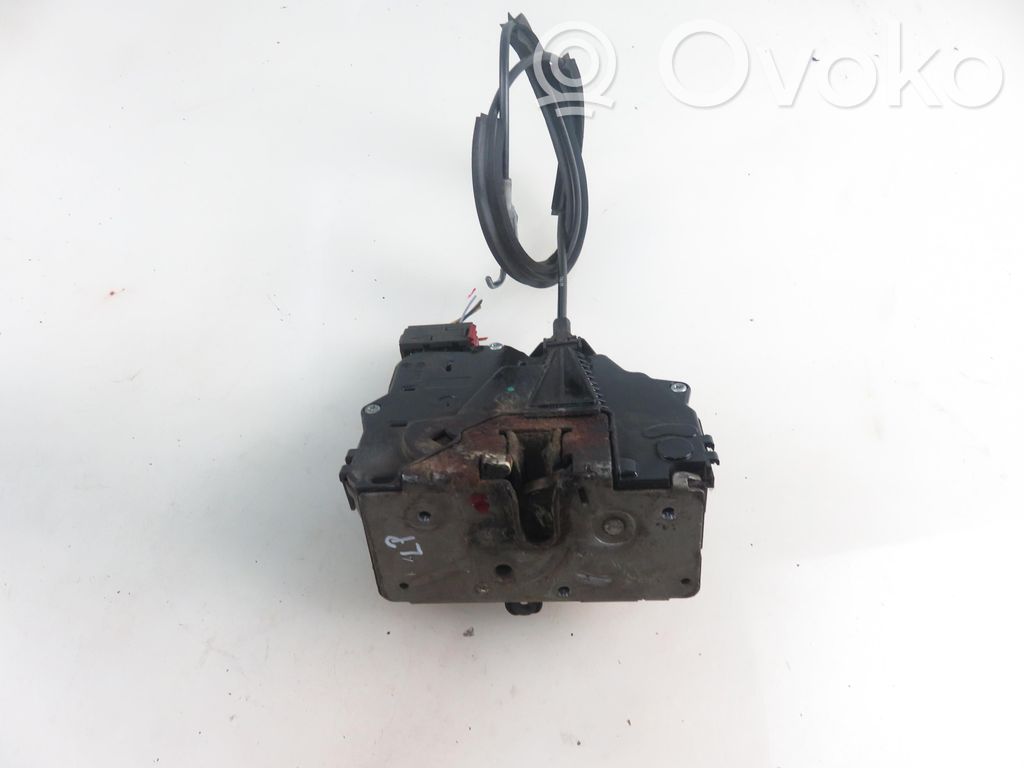 Opel Corsa D Priekšpusē slēdzene 