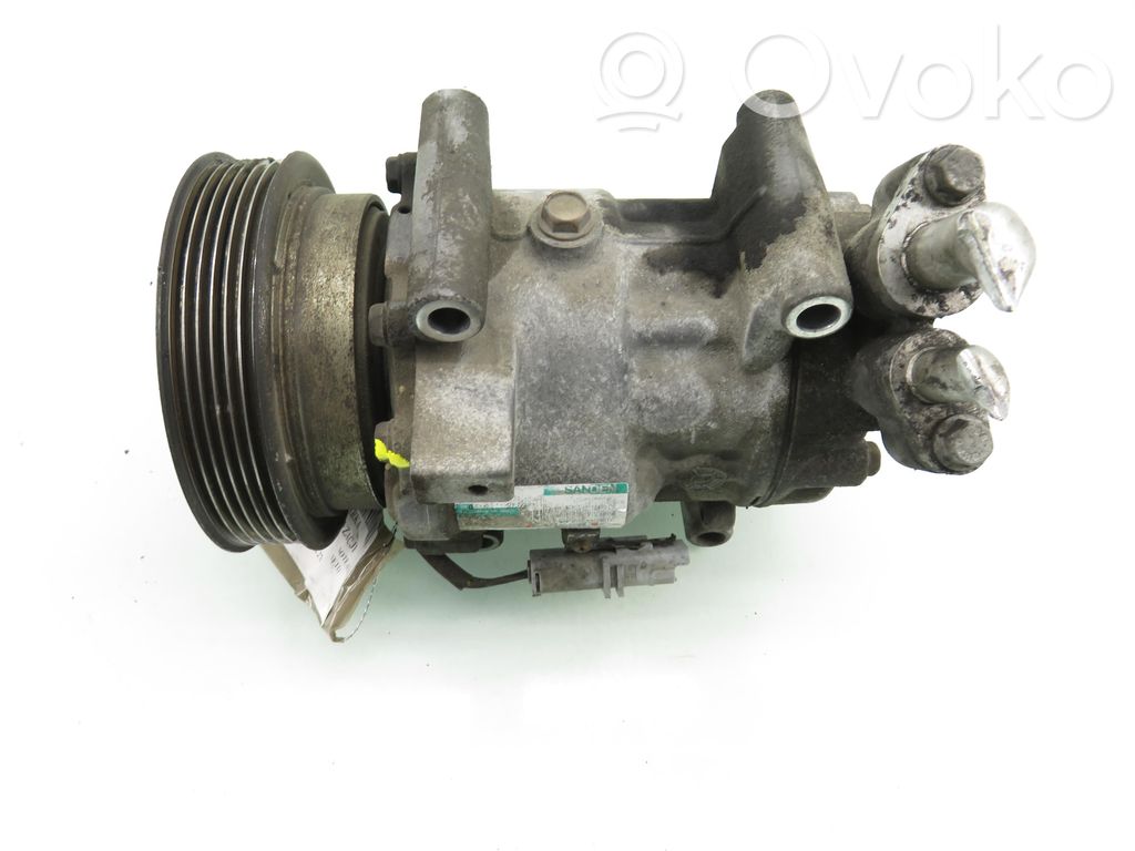 Air conditioning (A/C) compressor (pump)   8200600122,8200600122