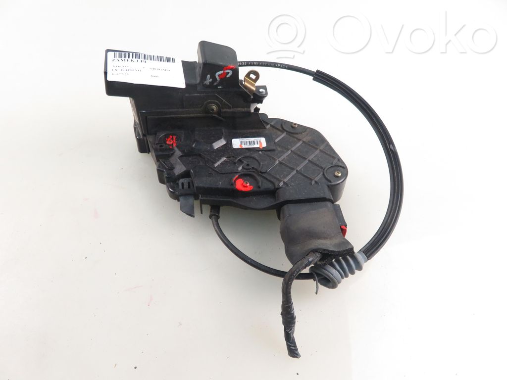 Volvo S40 Priekšpusē slēdzene 