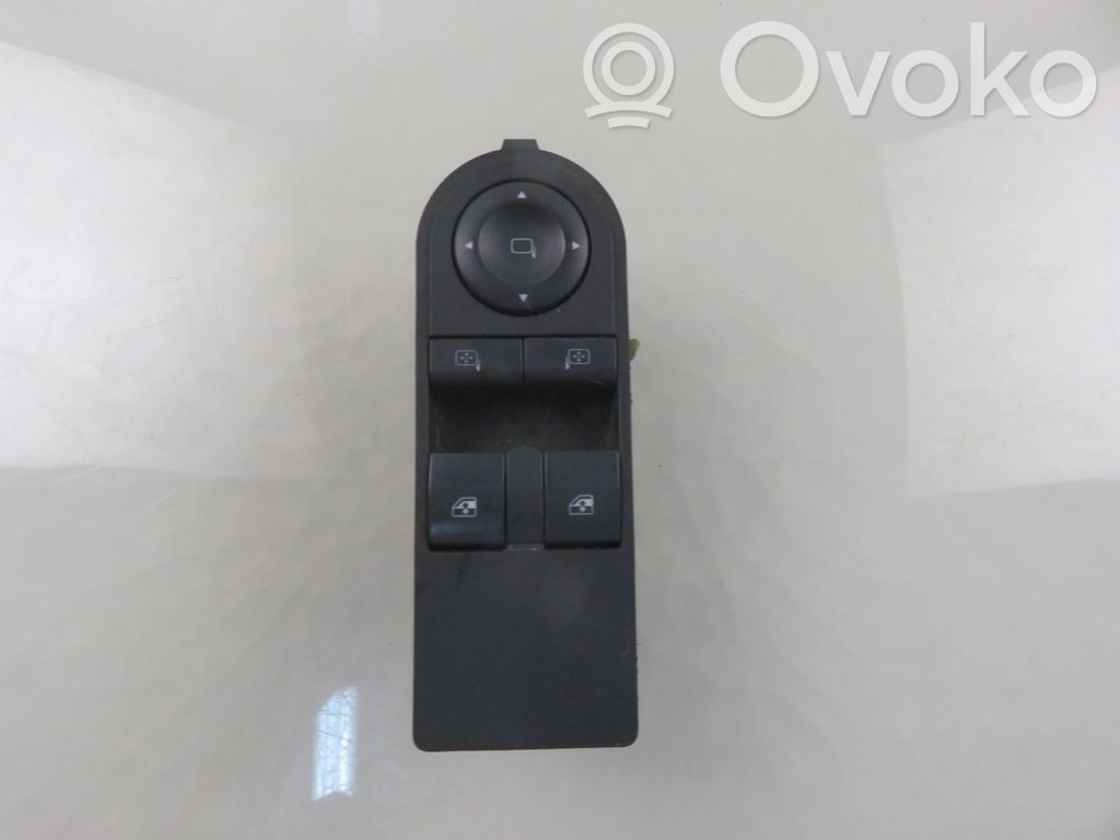 Opel Zafira B Electric window control switch 