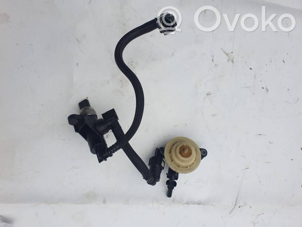 Opel Combo E Senzor temperatură combustibil 