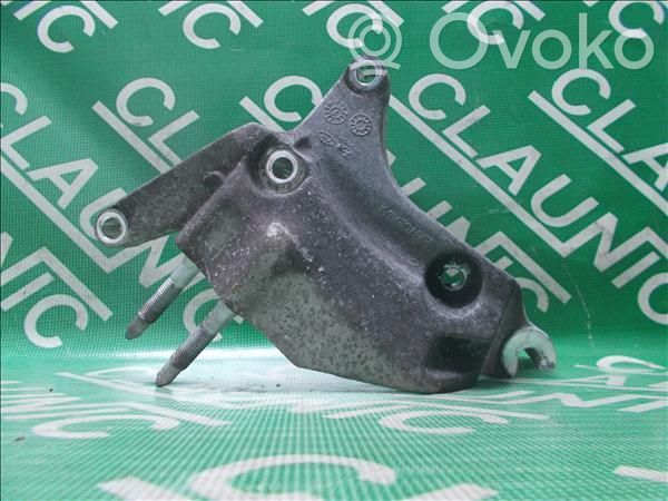 Hyundai Accent Engine mounting bracket 