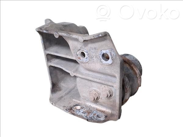 Engine mounting bracket