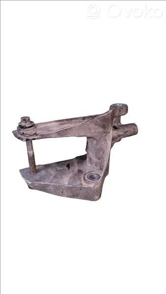 Chevrolet Captiva Engine mounting bracket 