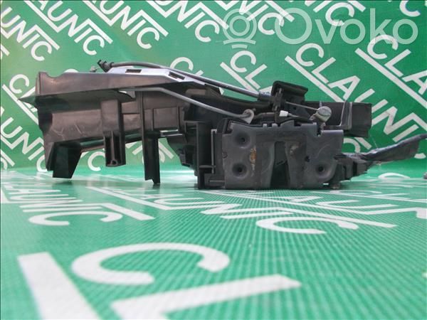 Ford Focus Priekšpusē slēdzene 